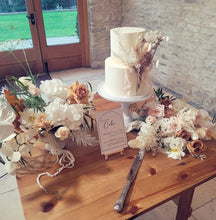 Load image into Gallery viewer, Wedding cakes & more